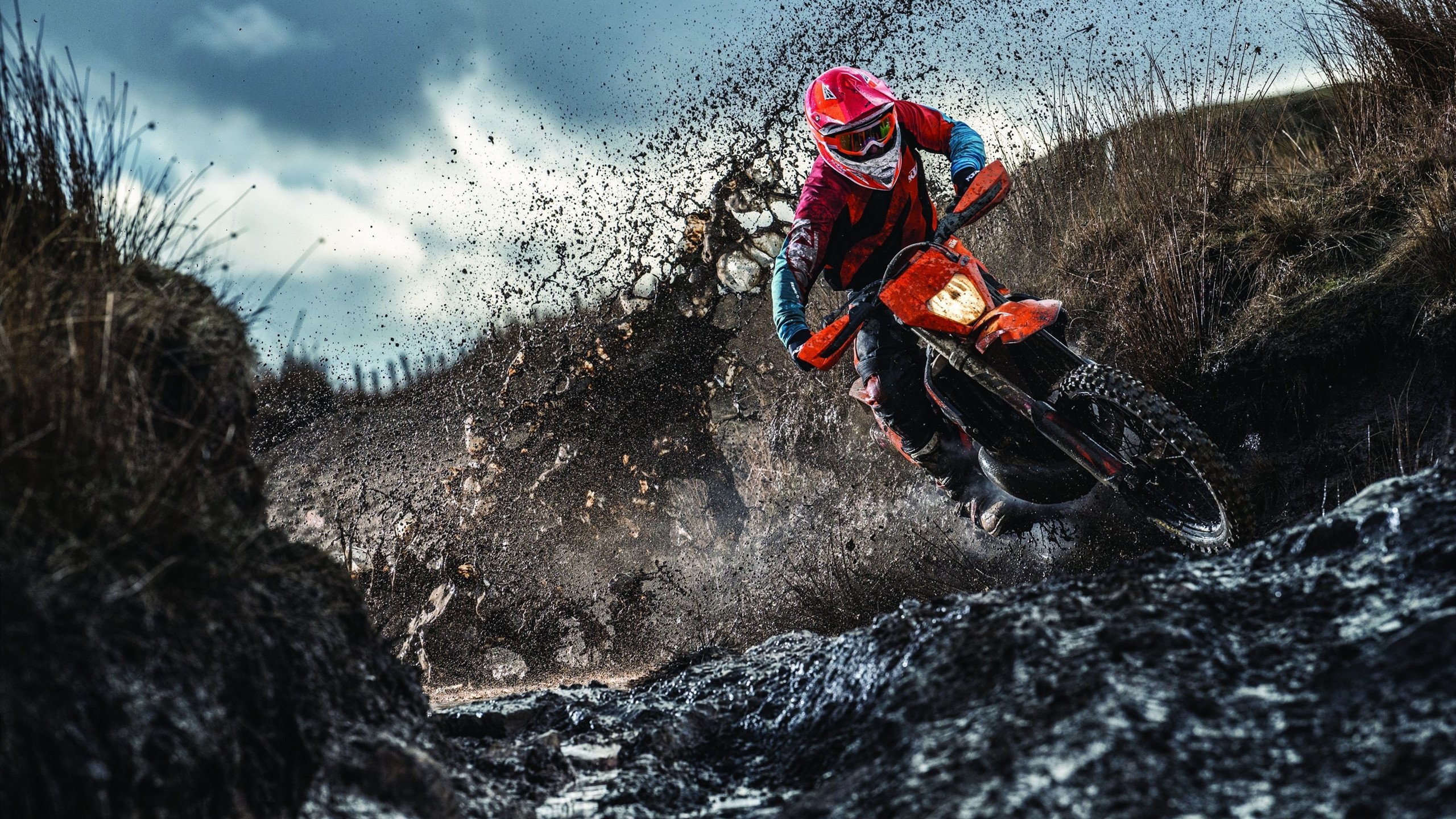 中国男足U20友谊赛面对强敌，锋线组合逐渐达成默契，中国足球u20